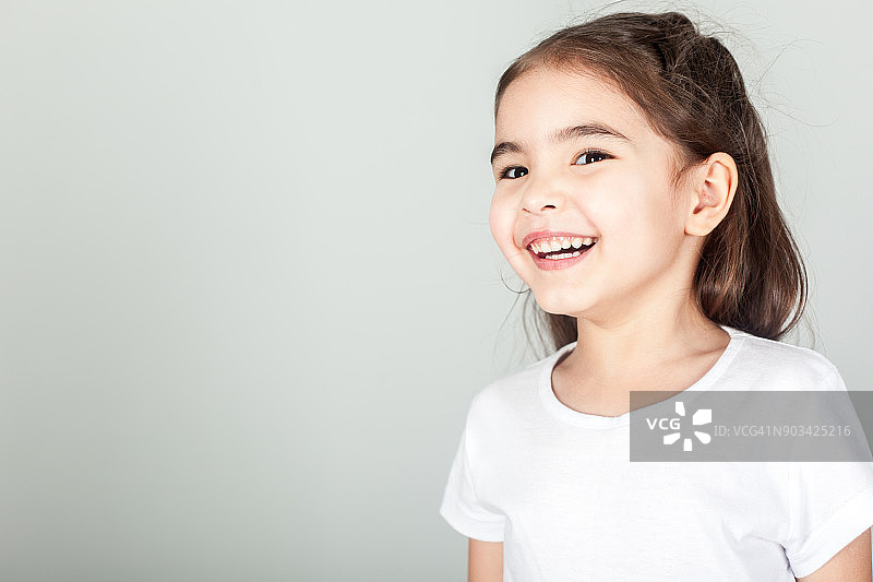 搞笑的小女孩图片素材