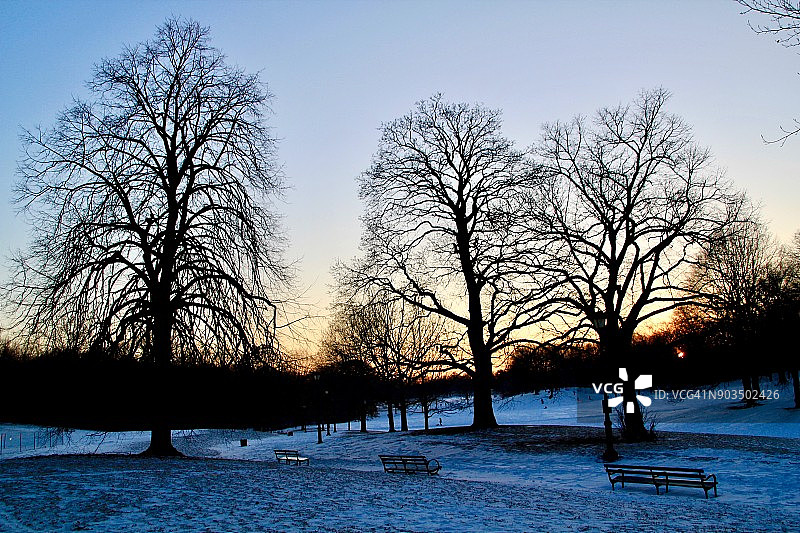 日落时分的白色景观图片素材