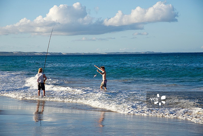 捕到一条鱼图片素材