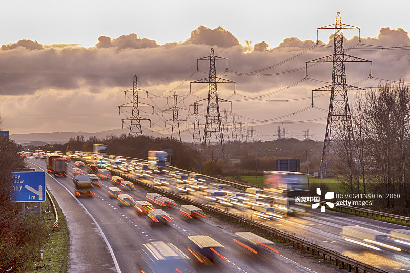 黄昏M56高速公路高峰图片素材