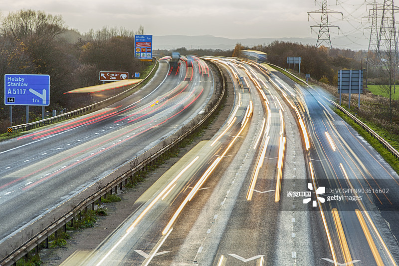 黄昏M56高速公路高峰图片素材