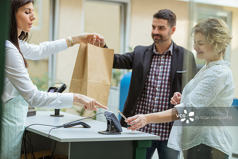 使用智能手机支付图片素材