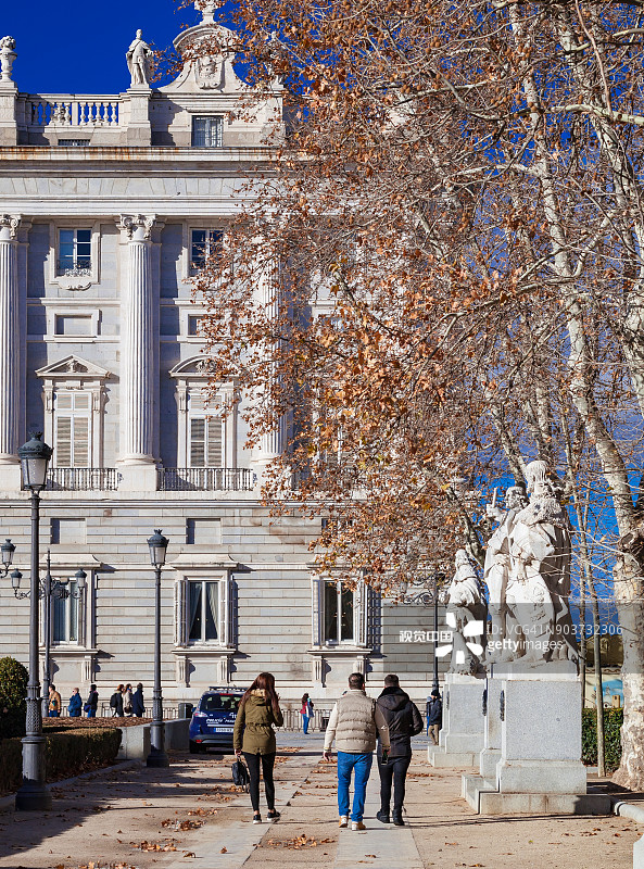 西班牙马德里东方广场雕像图片素材