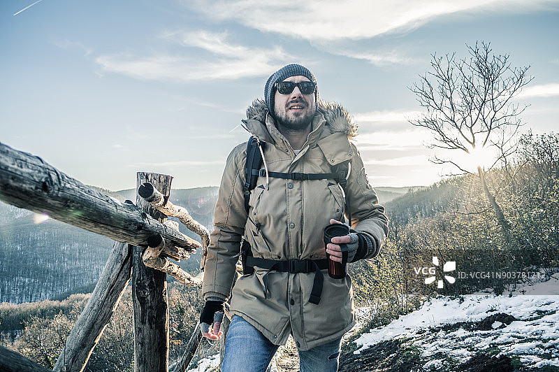 攀登高山图片素材