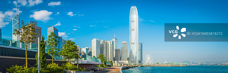 香港闪闪发光的高楼大厦俯瞰维多利亚港全景图片素材