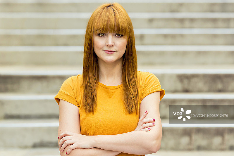 德国柏林红发女人肖像图片素材