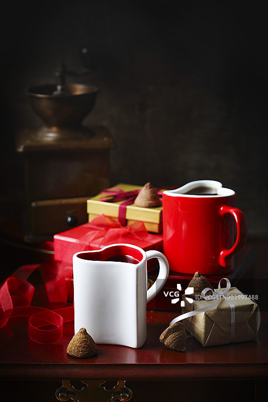 两杯心形咖啡图片素材