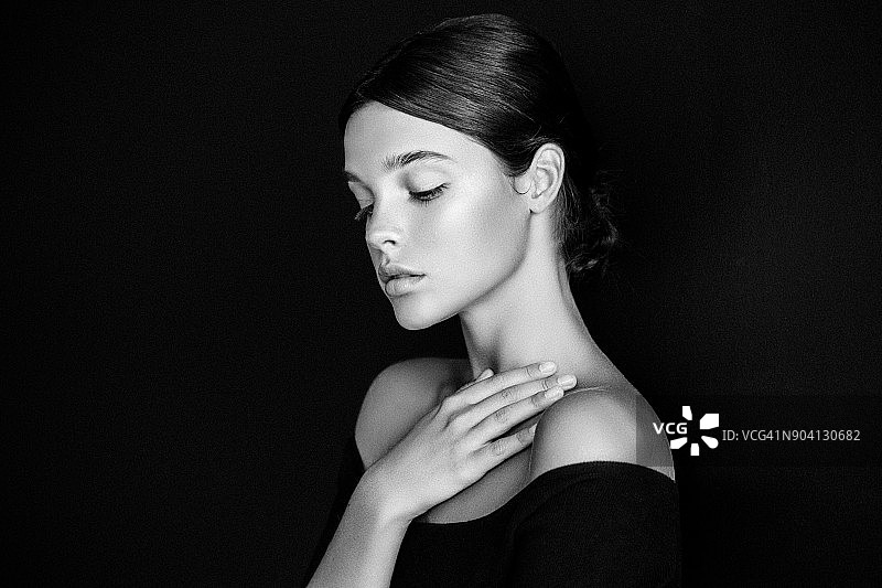 一个清新可爱的女人的肖像图片素材