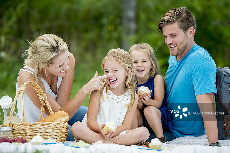 纸杯蛋糕糖霜图片素材