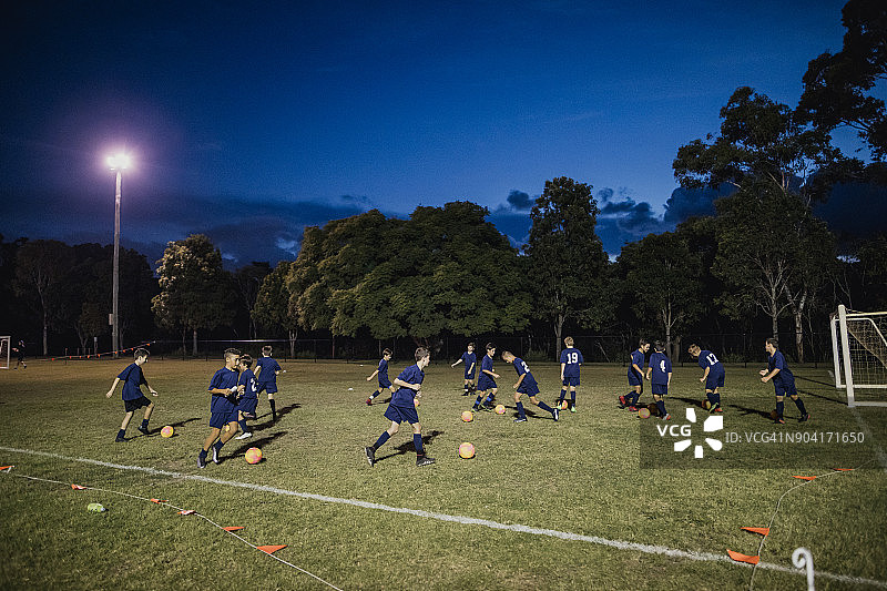 足球训练演习图片素材