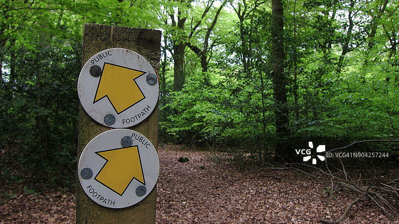 公共人行道交叉路口标志图片素材