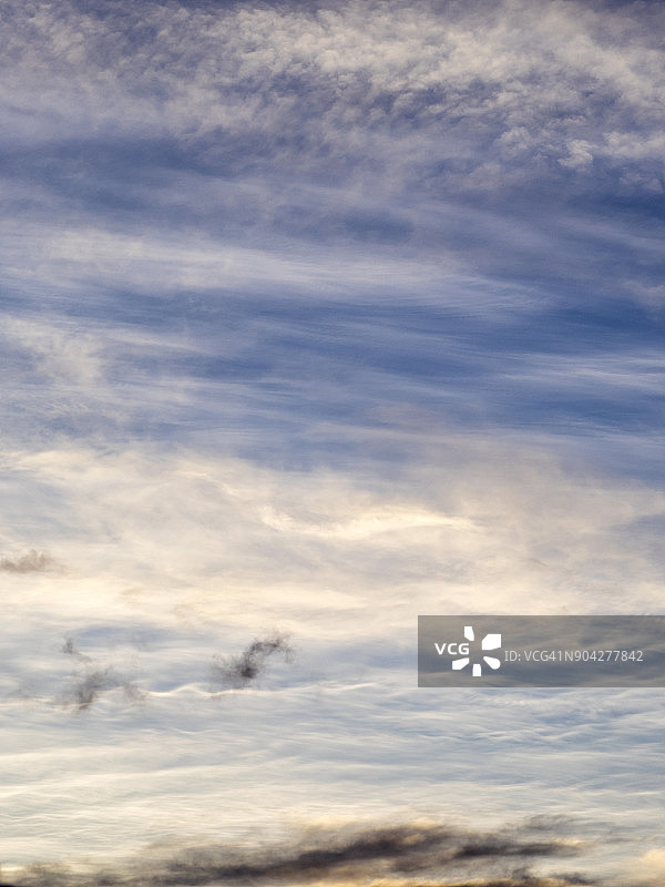 日落时分西班牙瓦伦西亚的彩色云霞图片素材