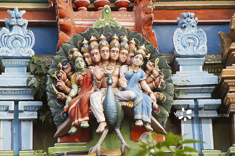 卡帕莱斯瓦拉尔神庙的六头孔雀Subrahamya雕像图片素材