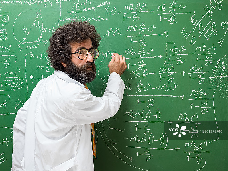 成熟男士的数学教学肖像图片素材