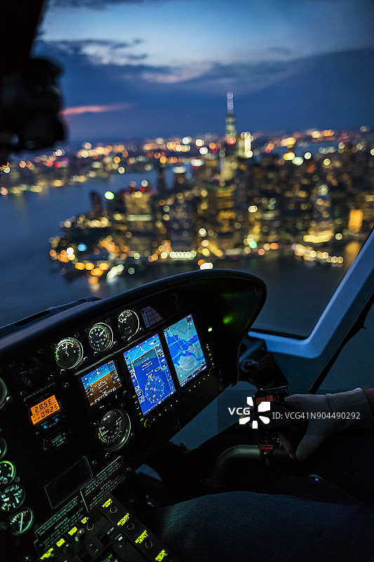 纽约城市夜景直升机俯瞰图片素材