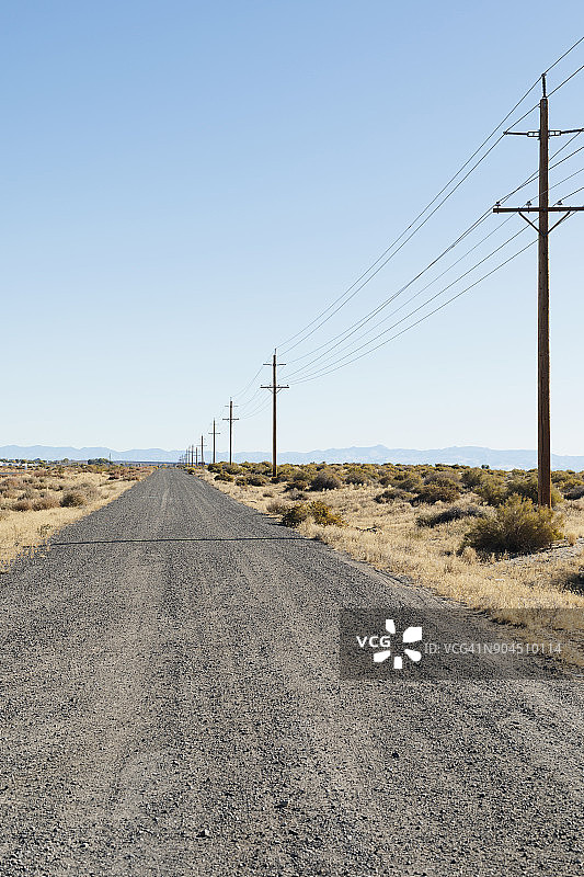 内华达州 50 号公路旁的输电塔图片素材