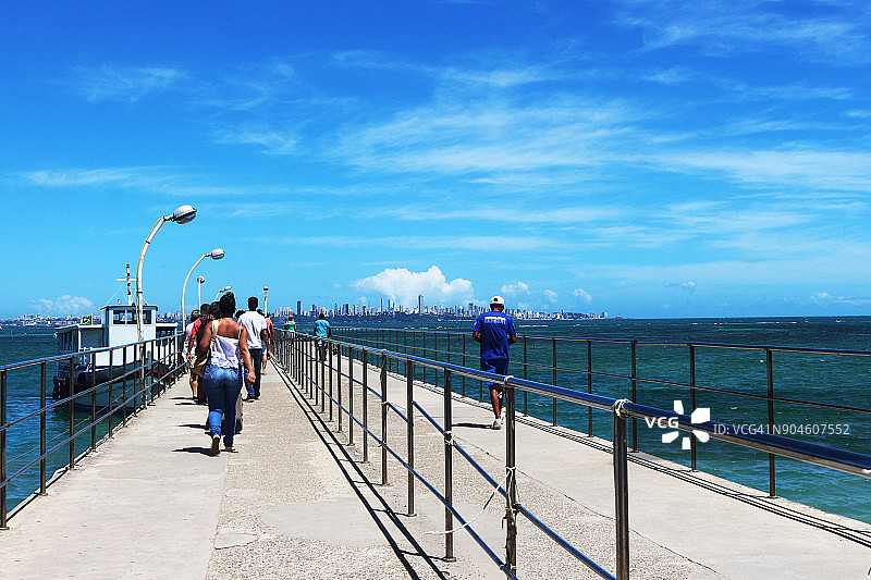 前往萨尔瓦多-维拉克鲁斯-巴西的码头图片素材