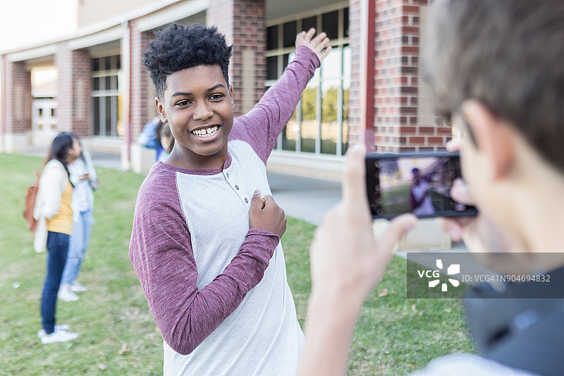 少年主持高中视频之旅图片素材