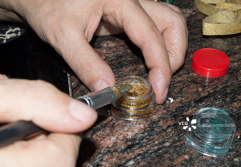 用空卫生纸卷制作星星图片素材