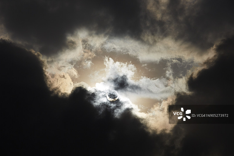 印度尼西亚苏门答腊岛的日偏食图片素材