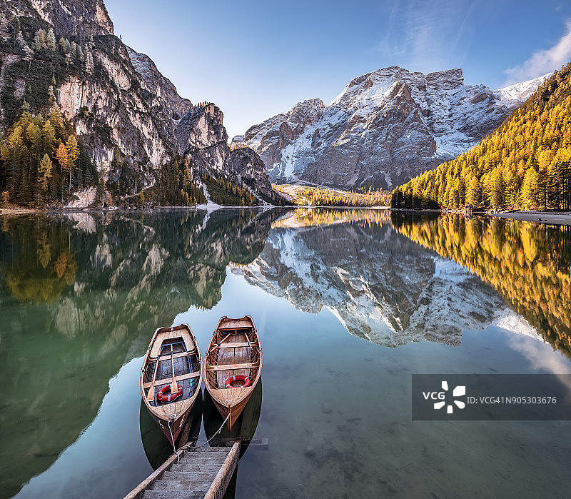意大利多洛米蒂山布莱斯湖风光图片素材