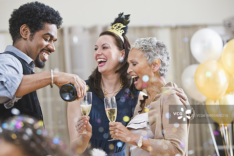 家庭新年庆祝图片素材