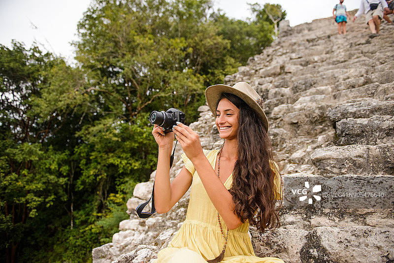 美丽的游客女人图片素材