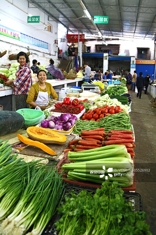 中国丰都的蔬菜市场摊贩图片素材