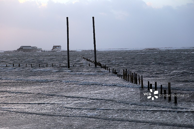 飓风中的沙洲被淹图片素材