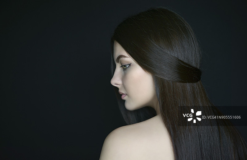 白人妇女的侧面轮廓图片素材