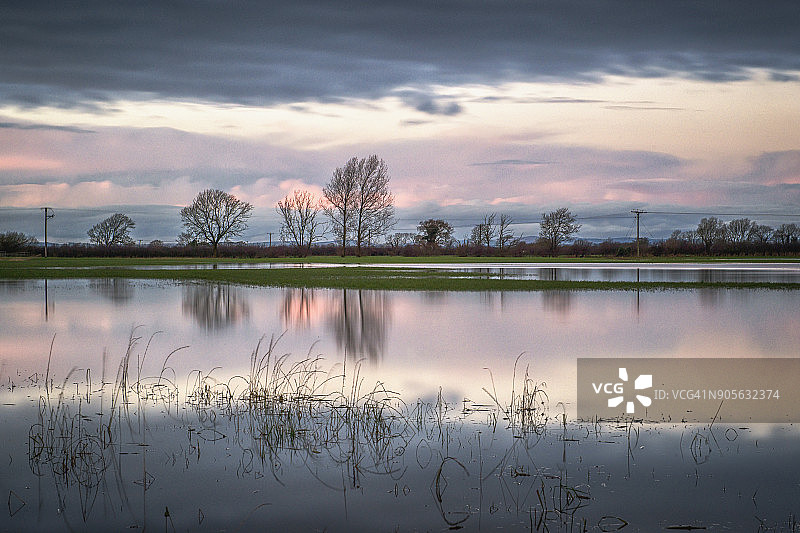 英国坎布里亚郡农田被洪水淹没图片素材