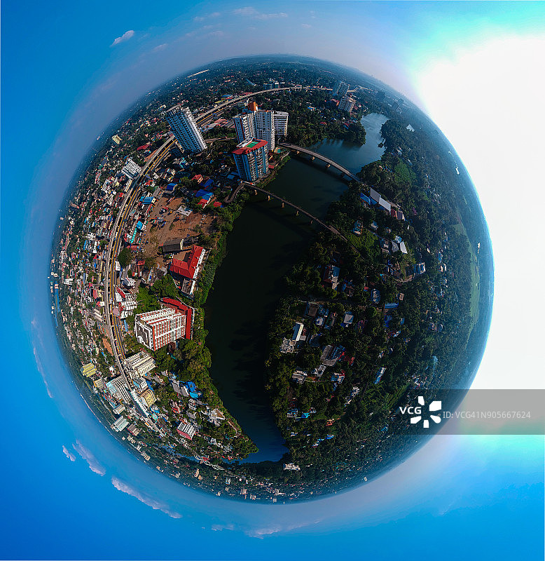 印度喀拉拉邦阿卢瓦的新兴城镇和乡村鸟瞰图图片素材