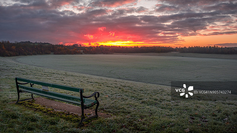 特伦特河畔斯托克日出图片素材