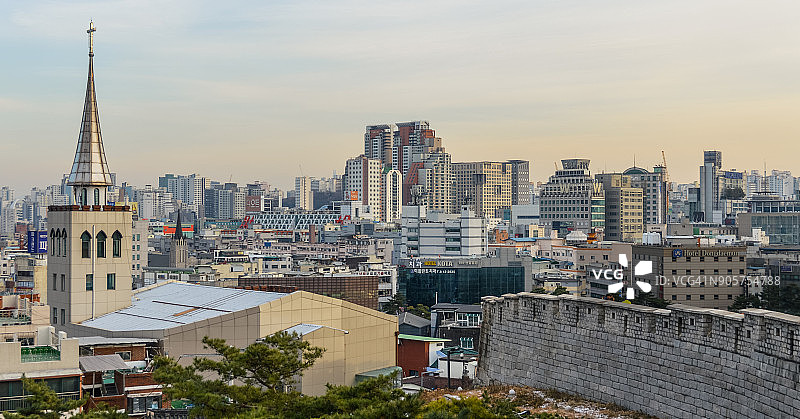 从骆山公园眺望首尔城市天际线图片素材