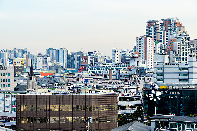 从骆山公园眺望首尔城市天际线图片素材