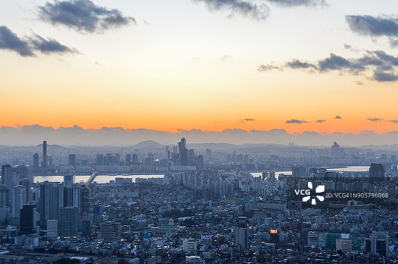 首尔城市风光和日落时分的城市天际线图片素材