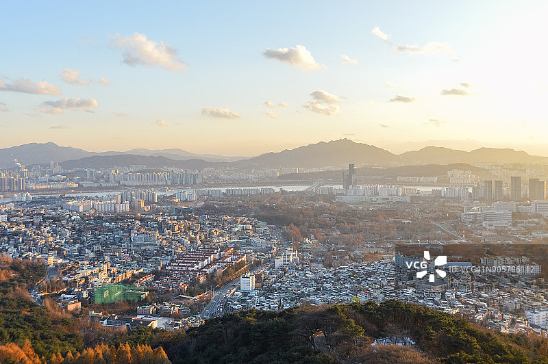 首尔城市风光和日落时分的城市天际线图片素材