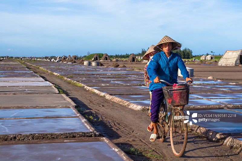 越南南定省海盛盐场图片素材