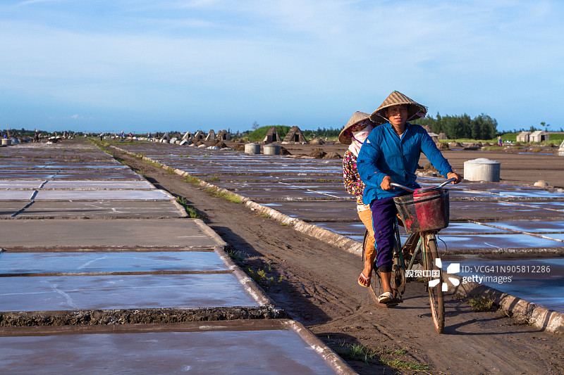 越南南定省海盛盐场图片素材