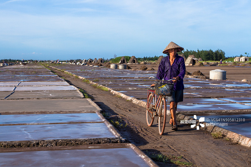 越南南定省海盛盐场图片素材