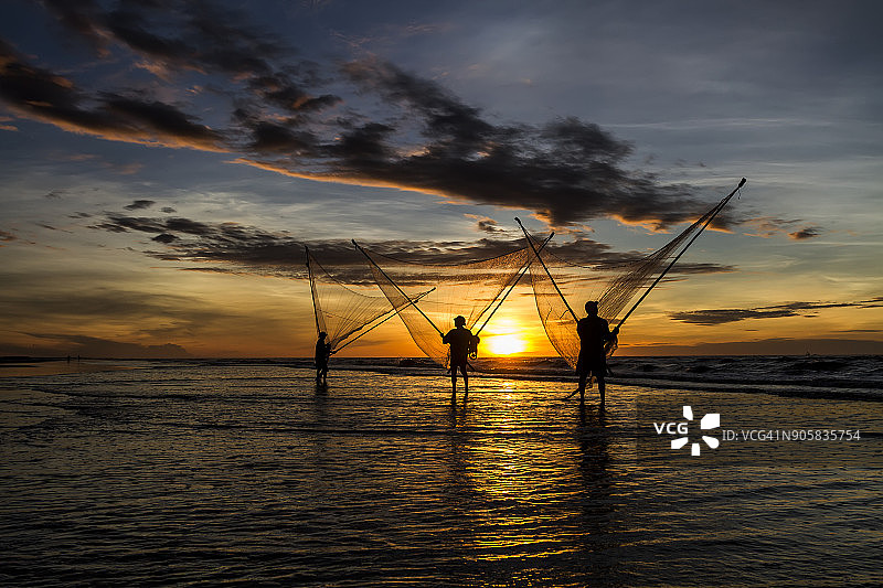 越南渔市渔网图片素材