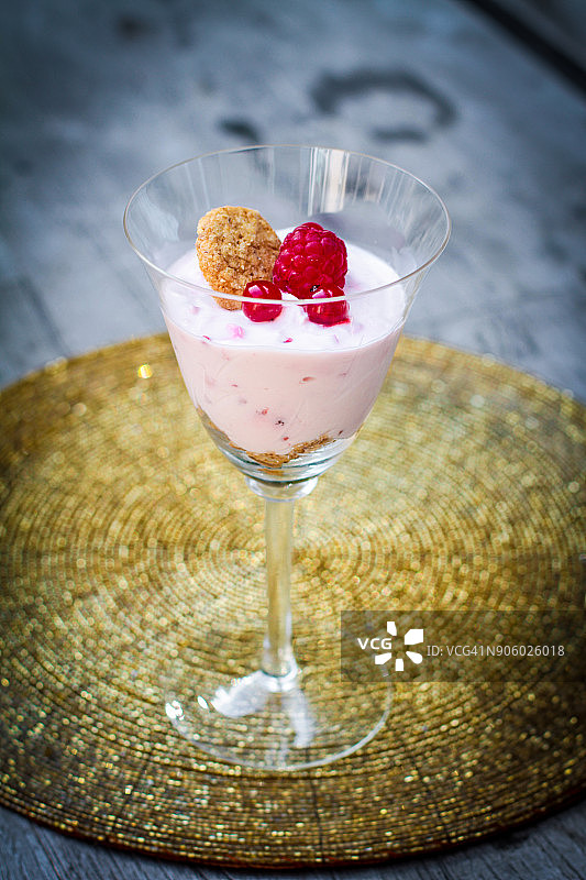 覆盆子奶油甜点图片素材