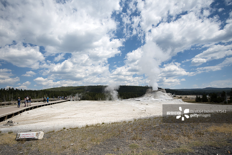 黄石国家公园的城堡间歇泉，怀俄明州图片素材