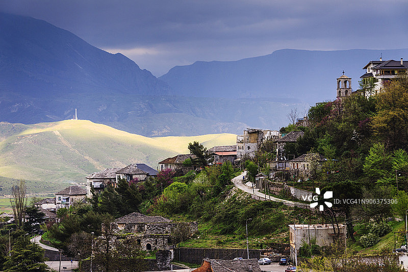 吉罗卡斯特周围的巴尔干山脉图片素材