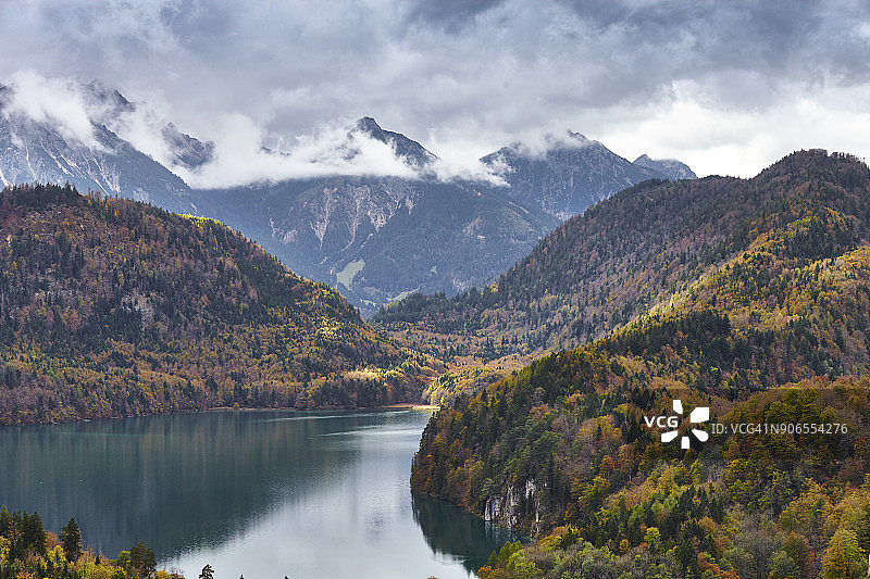 秋季阿尔卑斯湖图片素材