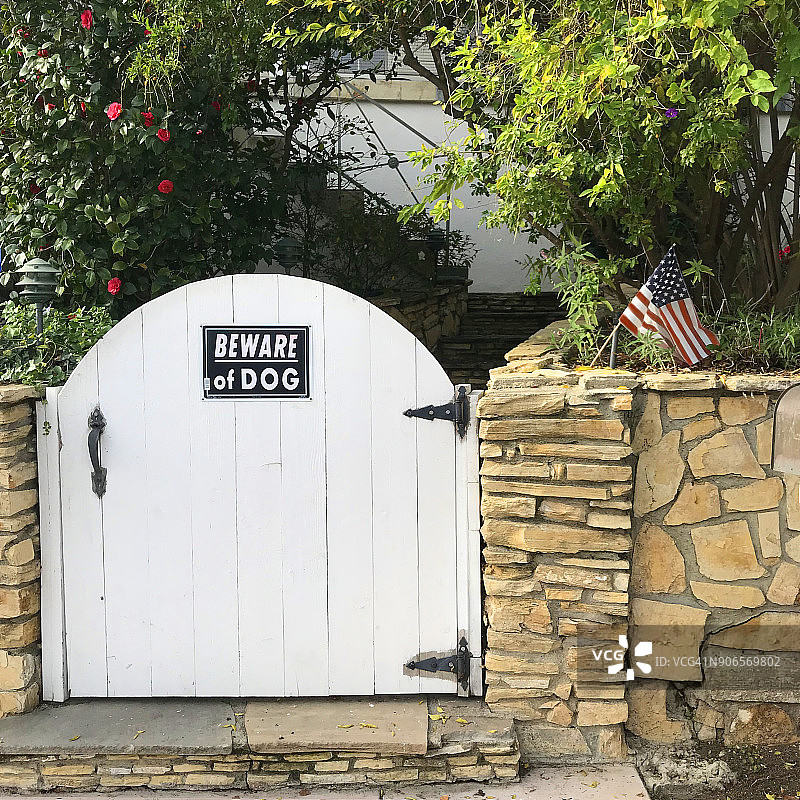 当心恶犬标志图片素材