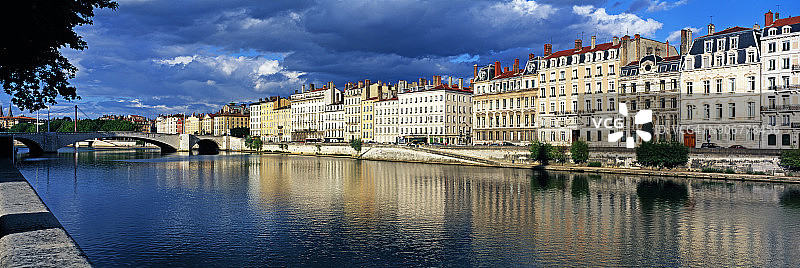 里昂的天际线景观图片素材