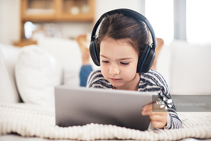 在科技时代中成长图片素材