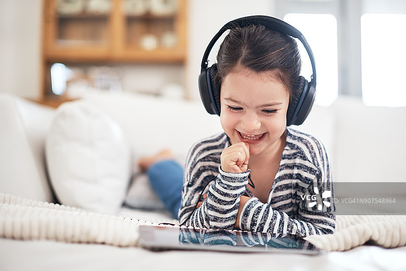 充满娱乐的在线世界图片素材