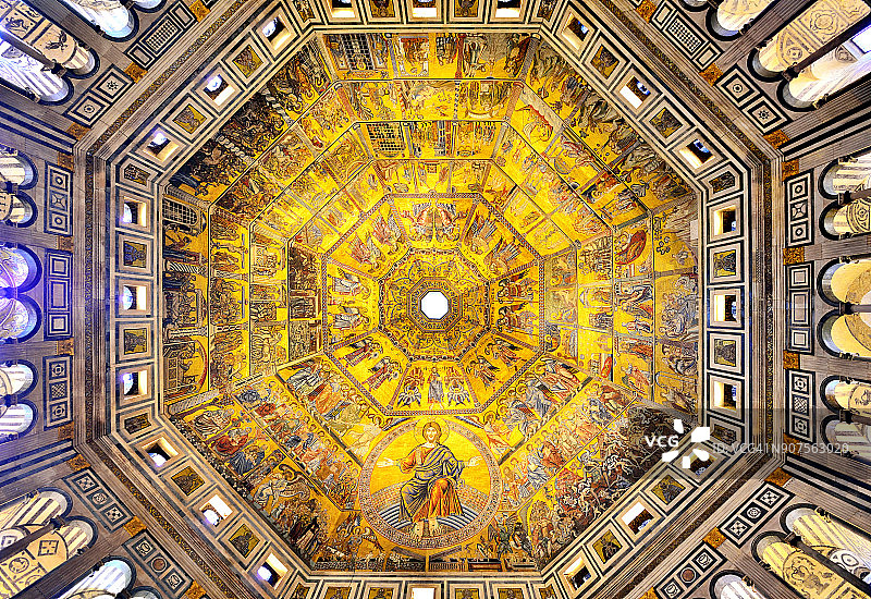 意大利佛罗伦萨圣乔瓦尼洗礼堂的马赛克天花板和屋顶图片素材